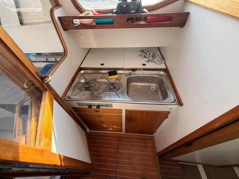 Pantry der LM 27 mit Spüle und Kocher