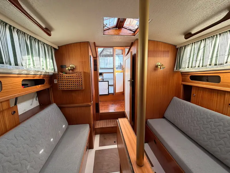 Blick durch den Salon der LM 27 zur Plicht
