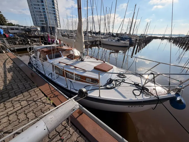 LM 27 im Hafen