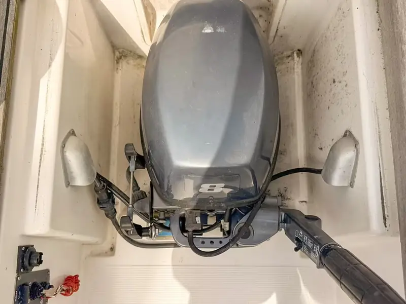 Außenborder im Motorschacht